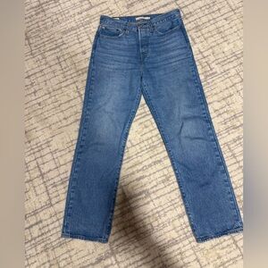 Women Levi’s Straight Fit Blue Jeans